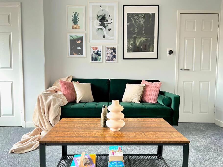 Quirky, Family Home In Glasgow Cardonald Extérieur photo