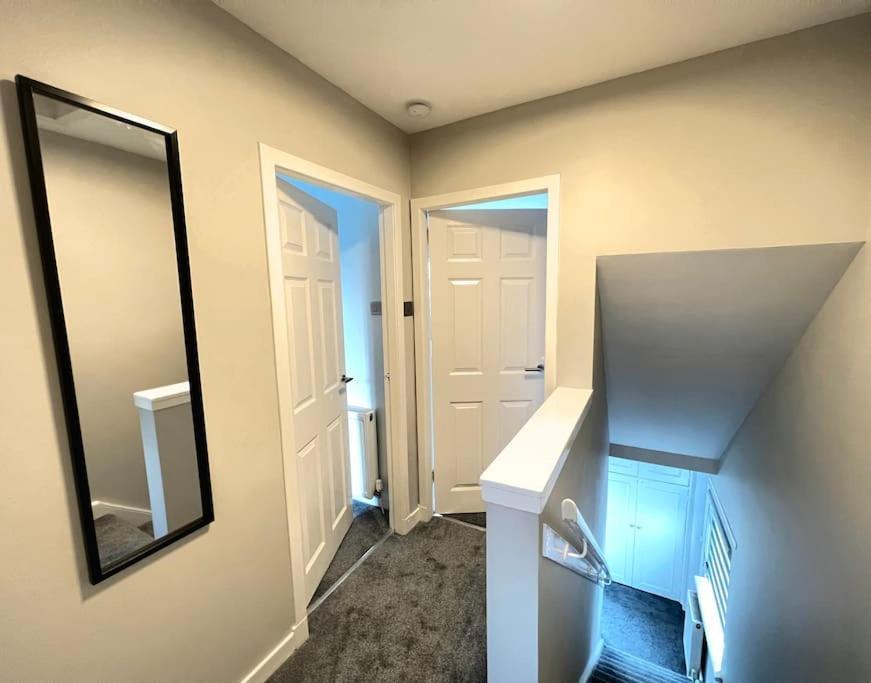Quirky, Family Home In Glasgow Cardonald Extérieur photo