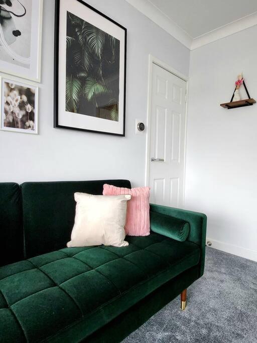 Quirky, Family Home In Glasgow Cardonald Extérieur photo