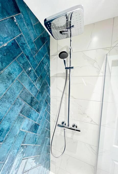 Quirky, Family Home In Glasgow Cardonald Extérieur photo