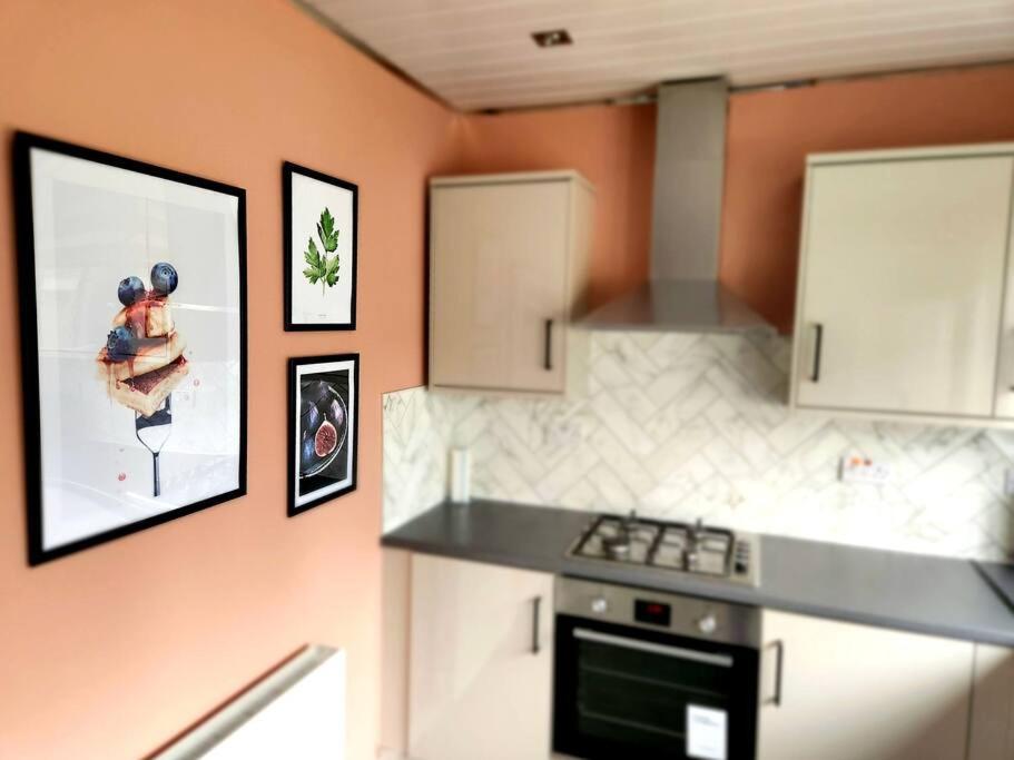 Quirky, Family Home In Glasgow Cardonald Extérieur photo