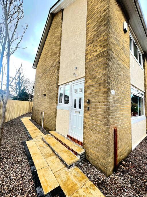 Quirky, Family Home In Glasgow Cardonald Extérieur photo