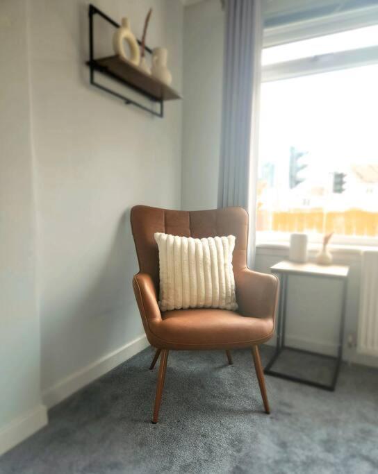 Quirky, Family Home In Glasgow Cardonald Extérieur photo