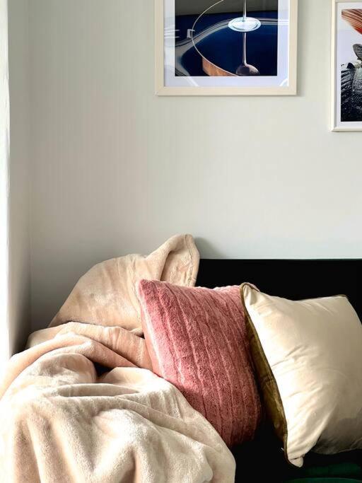 Quirky, Family Home In Glasgow Cardonald Extérieur photo