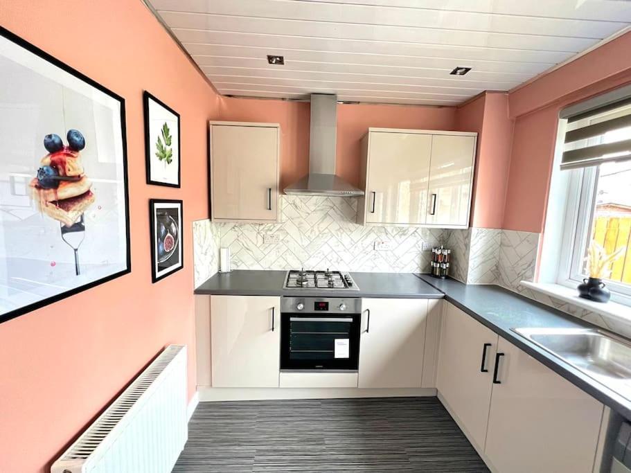 Quirky, Family Home In Glasgow Cardonald Extérieur photo