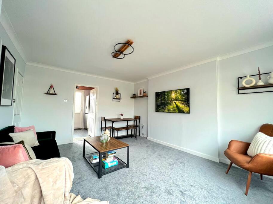 Quirky, Family Home In Glasgow Cardonald Extérieur photo