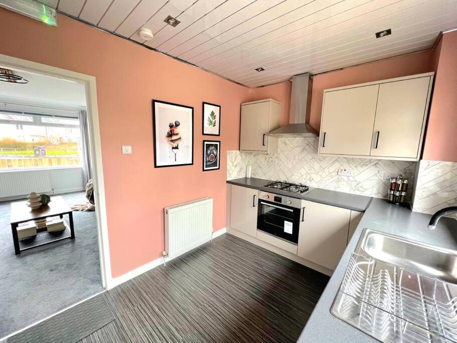 Quirky, Family Home In Glasgow Cardonald Extérieur photo