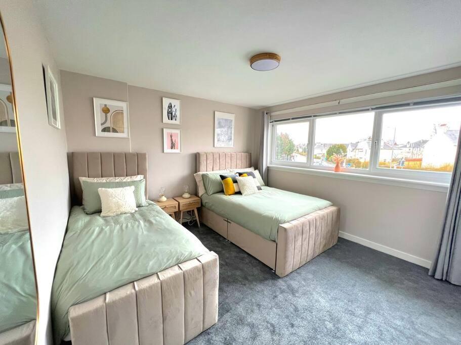 Quirky, Family Home In Glasgow Cardonald Extérieur photo