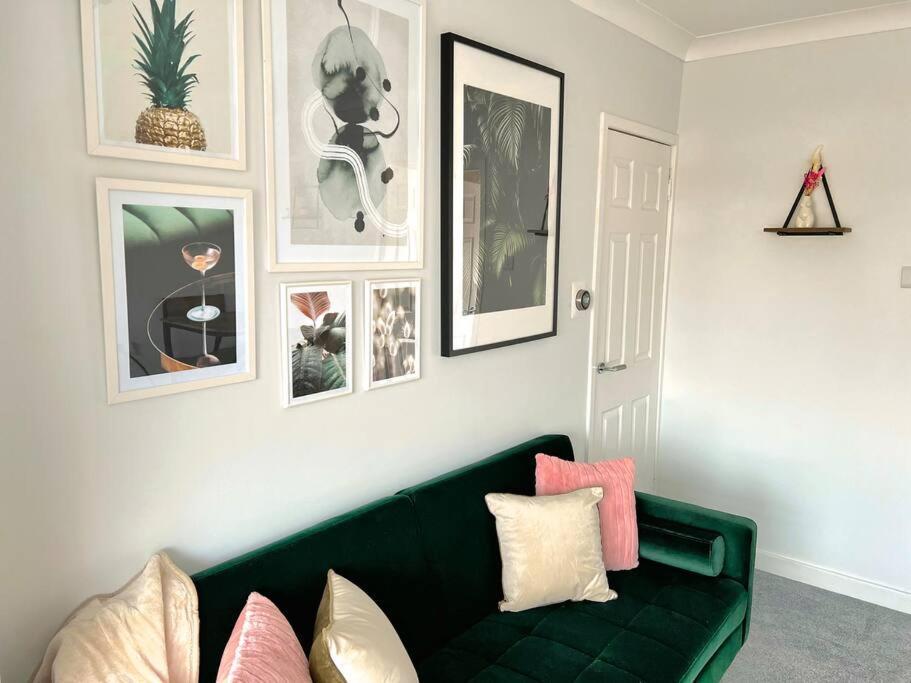 Quirky, Family Home In Glasgow Cardonald Extérieur photo