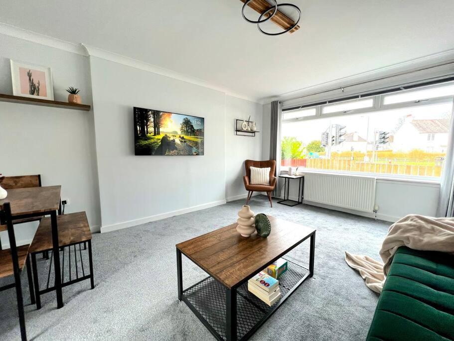 Quirky, Family Home In Glasgow Cardonald Extérieur photo